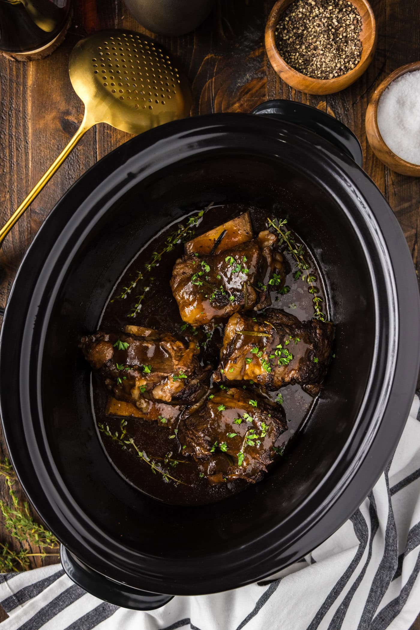 Crockpot Beef Short Ribs - Amanda's Cookin' - Slow Cooker