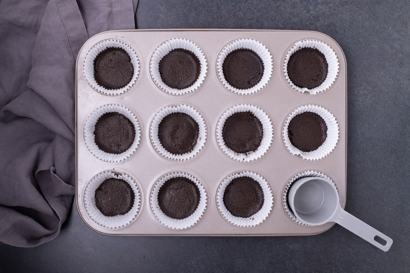 oreo cookie crust in cupcake liners