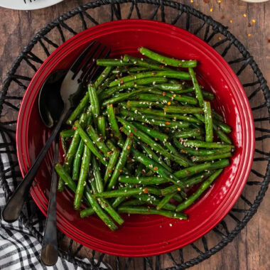 Close up photo of Sautéed Green Beans on a red plate