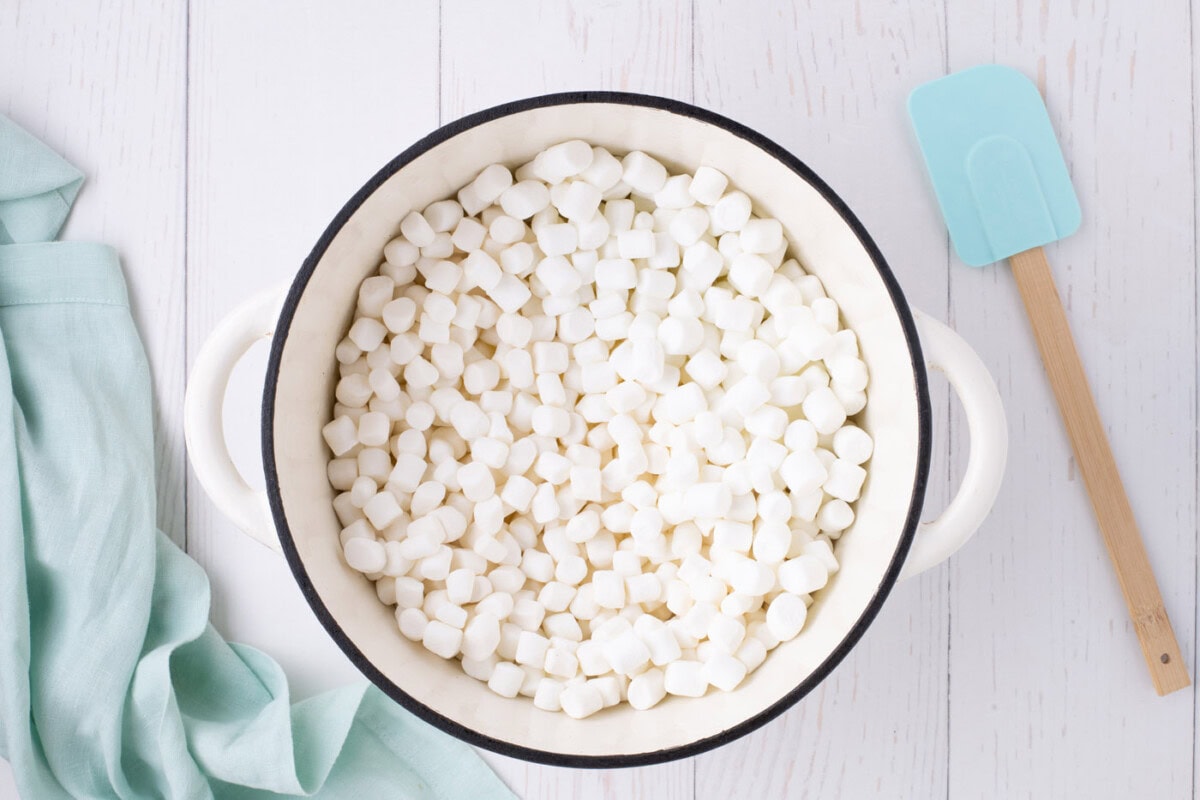marshmallows in a dutch oven