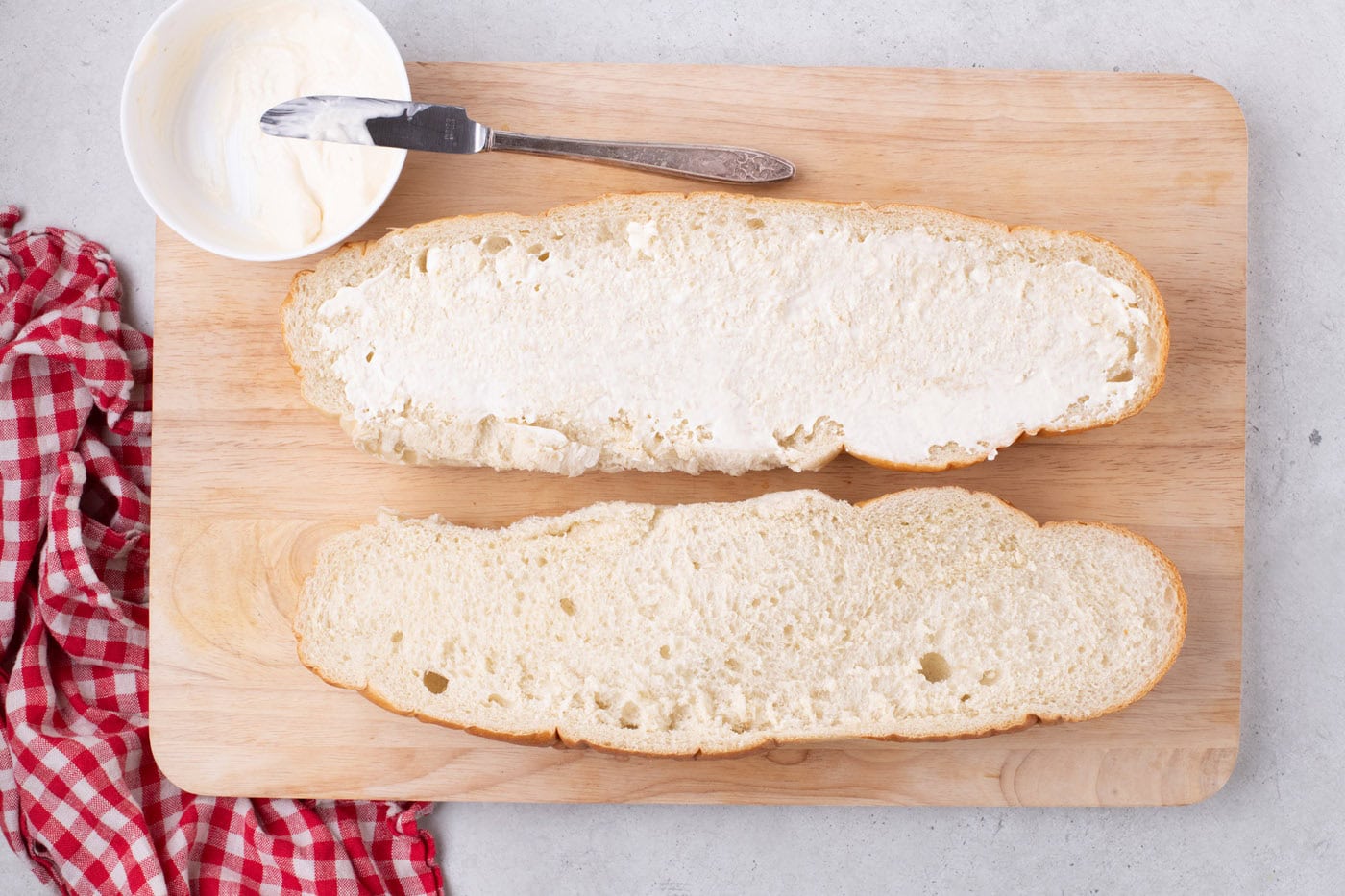 horseradish mayo spread on french bread