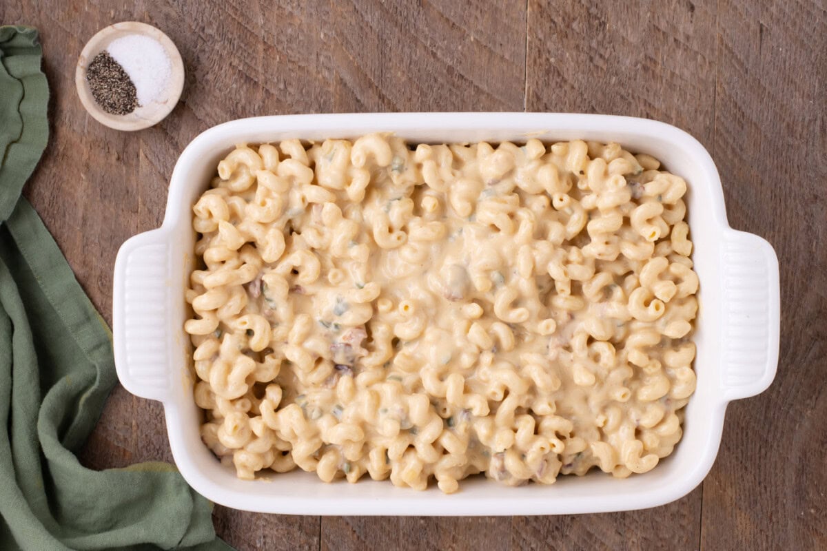 jalapeno popper mac and cheese in a baking dish