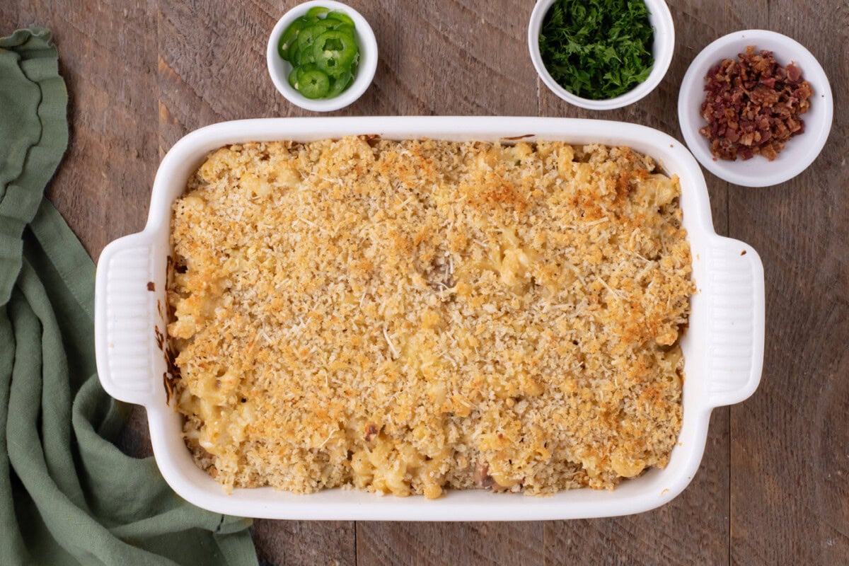 baked jalapeno mac and cheese with panko topping