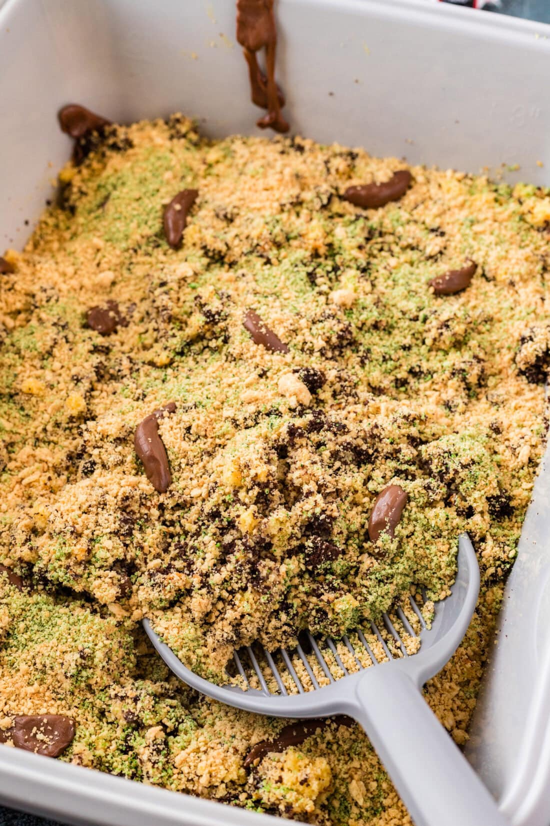 Close up photo of a litter scoop in a Kitty Litter Cake