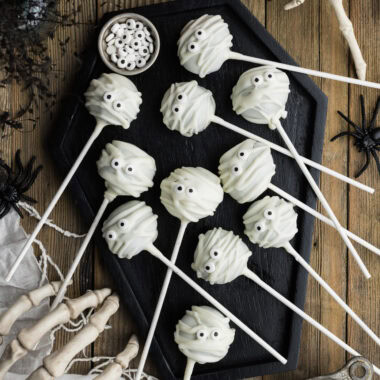 Mummy Pops resting in a coffin shaped tray