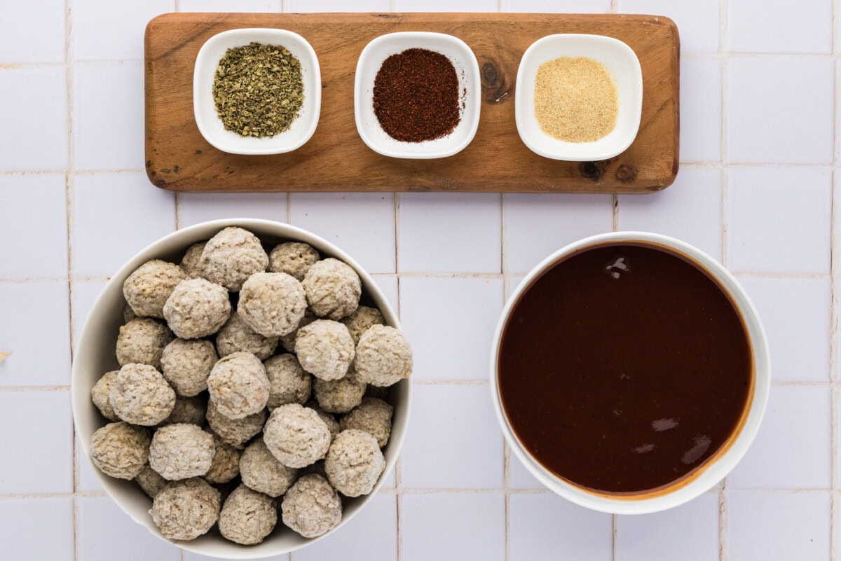 Flavorful spice mix for homemade meatballs feet-ready. Perfect for savory recipes or appetizers.