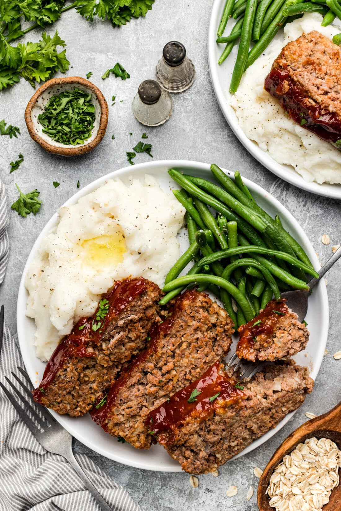 Slices of Quaker Oats Meatloaf plated with mashed potatoes and green beans