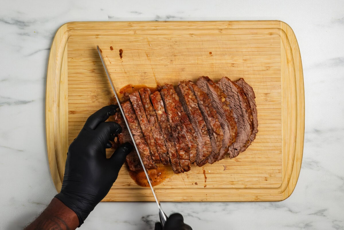 slicing brisket