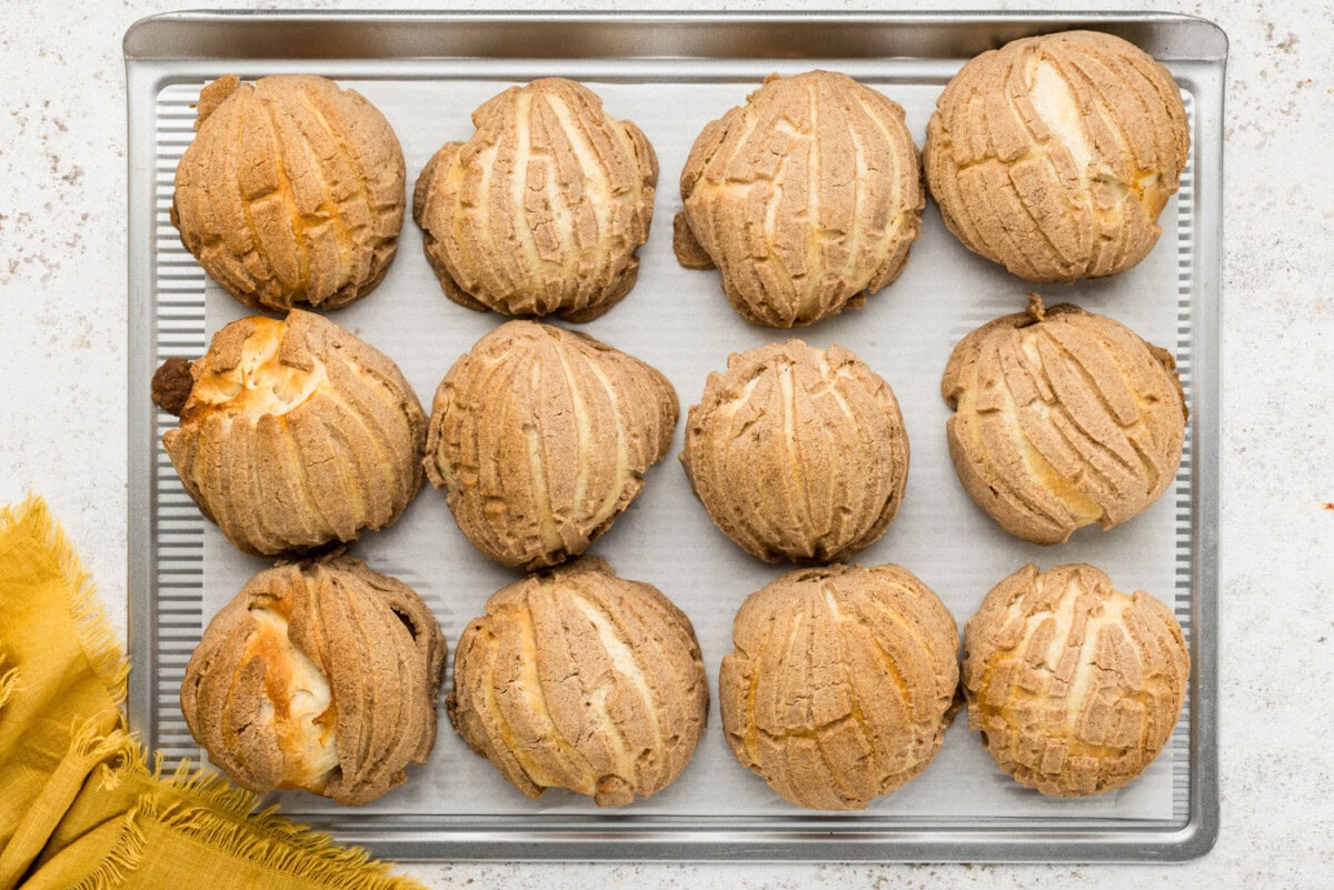 Baked Mexican sweet bread rolls on a baking sheet