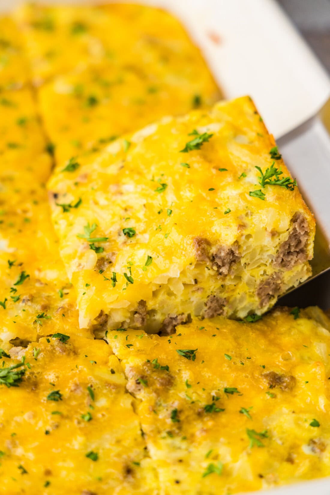 SPATULA REMOVING CASSEROLE SLICE