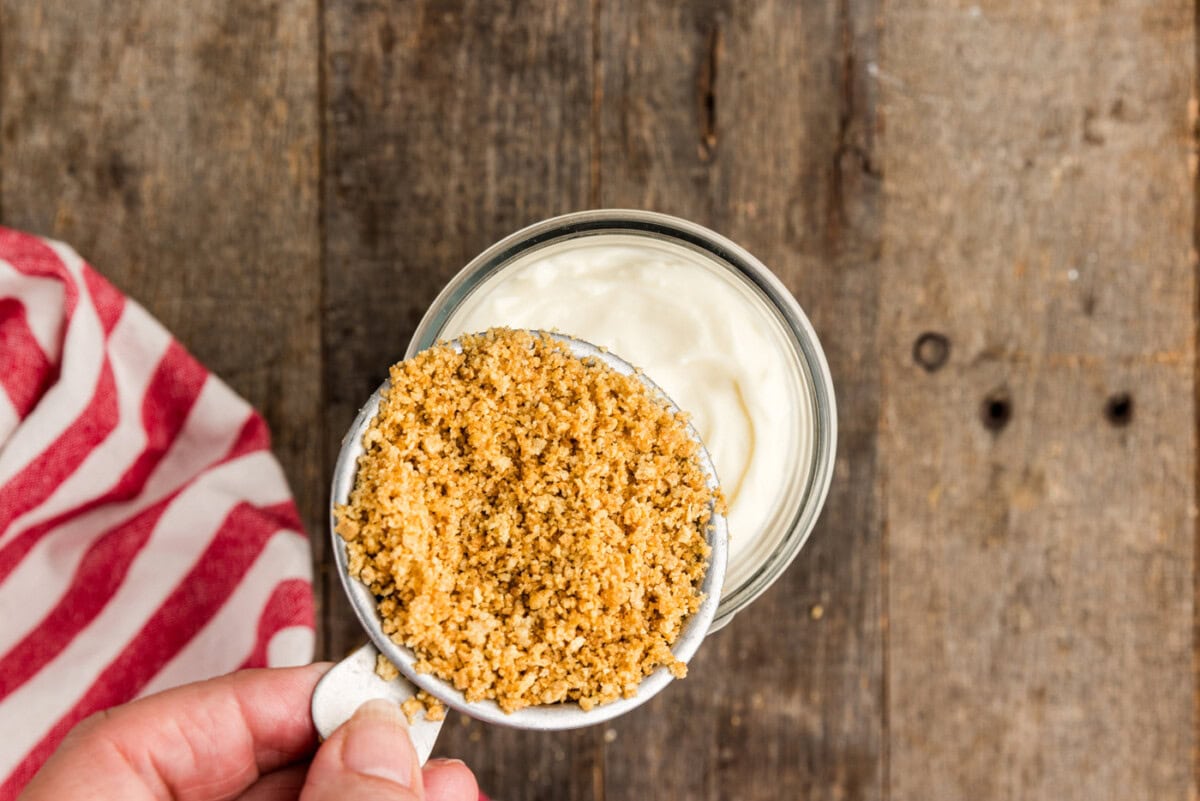 grahan cracker in cup